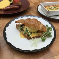 ザ タヴァン グリル＆ラウンジ - 