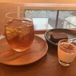 ダンデライオン・チョコレート ファクトリー&カフェ蔵前 - 嬉野ティー(紅茶)とマスカルポーネチョコレートケーキ