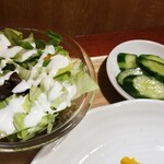 キッチン ブルー グローブ - サラダ、お新香のアップ