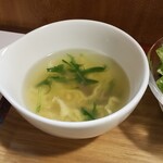 キッチン ブルー グローブ - 卵スープのアップ