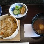 大谷山荘 - 締めの釜飯と赤出汁