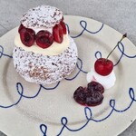 2KOTI - 【2024.06】ざくざくシュークリーム・アメリカンチェリーのトッピング(税込800円)