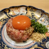 肉亭ふたご iki 本郷三丁目店 - 粋なユッケ