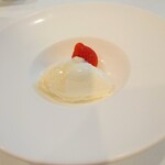 旧軽井沢ホテル音羽ノ森 - ヨーグルトムース軽井沢はちみつのアクセント