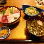 竹乃浦 飛翔閣 - 海鮮丼とお蕎麦のセット1100円