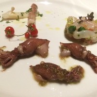 オステリア・オリエーラ - 烏賊尽くし
                アオリイカのタルタル
                アオリイカのゲソとエンペラのソテー
                蛍烏賊のバジルソース