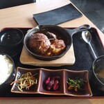 橙家 - ★★手ごねハンバーグ 1100円 みなとみらいが一望できる窓際に座れれば 雰囲気はとてもよく 美味しく食べられる。 ハンバーグ自体は 味は普通。