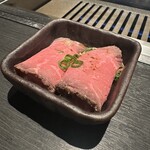 肉処 天穂 - お通し　ローストビーフ
