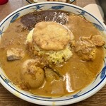 カレー処 琥珀荘 - 三種盛り（チキン、マトン、週替わり:カツオと玉子のレモンバターカレー）1300円。