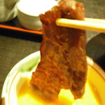 松永牧場 - 溶いた卵に浸けて食べます