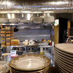 リストランテ ピッツェリア ジャンカルロ トウキョウ - ピッツァ窯の右に厨房