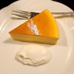 フランソア喫茶室 - 見た目も美しいベイクドチーズケーキ♪