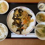 中国料理 京蘭 - キクラゲ玉子と豚肉炒め定食（790円）