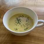 野菜が主役の古民家レストラン 花果菜 - 黄色の人参ポタージュ