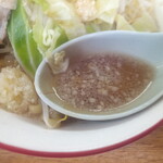 麺屋 一匹狼 - スープ