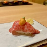 肉亭ふたご iki 本郷三丁目店 - 雲丹握り寿司
