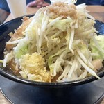 ジャンクガレッジ - 味噌ラーメン（全増し（ヤサイ、アブラ、ショウガ）） 　890円