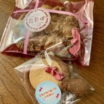 パルファン 本店 - （上）金魚のクロッカン、（下）金魚すくいサブレ