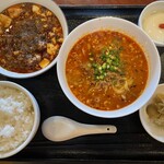ろぉしゃん - ろぉしゃんランチ。陳麻婆と担々麺、ご飯中。