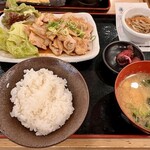 屋台居酒屋 大阪 満マル 京橋コムズガーデン店 - しょうが焼き定食 