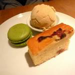 お茶とお菓子まやんち - 〈春限定〉　桜スイーツ　盛り合わせ　\650