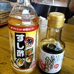しーらすAQUA - 調味料は持ち込み自由です！酢は食欲が出ます。食べ過ぎにご注意を！！この店のさしみしょうゆは○○○○なのでわざわざ持参しました！
