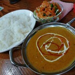 クイーンガーデン - ダルカレーセット800円(税込)辛口・ライス、アイスチャイ
      やっぱりダル美味いね★★★
      本当に豆のカレーなの⁉この旨味は何なんだ⁉完璧ダルにハマってるわ(笑)
      今まで食べてこなかった事が悔やまれるね。