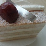 レ・グーテ - 和栗とジャージー生クリームにもっちりダックワーズ生地、ジャージー380円