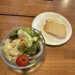 ビストロ酒場YUZU cafe&bar - サラダ・バゲット