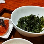 灼味噌らーめん 八堂八 - 梅漬 100円、磯のり 150円