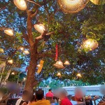 Ton Mamuang Cafe - 川沿いのテラス席