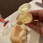 東洋軒 - パンに乗せると、ジュワッと溶けていく