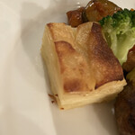 東洋軒 - このジャガイモも上にパリッとチーズが。