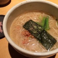 焼鳥 市松 - チキンラーメン大
                比内地鶏コースの〆のラーメンは鶏の旨味たっぷりのスープに細麺、鶏のミンチが入ってめっちゃ旨し！
                