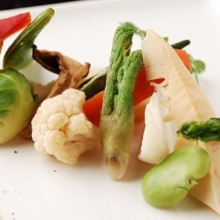 A variety of dishes prepared by our chef that are bright and bring out the flavor of vegetables