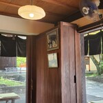 あぶり餅 本家 根元 かざりや - 店内も風情があって素敵なんです♪