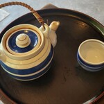 あぶり餅 本家 根元 かざりや - サービスの冷たいお茶がとってもありがたかったです。