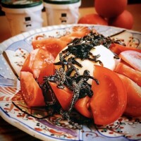 フルーツトマトとブッラータチーズ