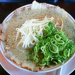 らーめん 天山 - 金の豚バラしょうゆラーメン(680円)