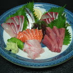 鍋幸 - 新鮮な旬のお刺身を安く出してくれます。