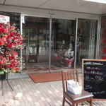 WANG’S GARDEN - 開店日は花束が飾ってありました(2014/3)