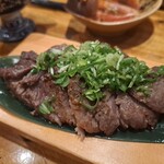 貝と魚と炉ばたのバンビ - マグロの頬肉