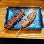 炭火焼鳥中村屋 - はつ（塩）、せせり（塩）