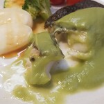 キッチン ブルー グローブ - タップリにソースを絡めます