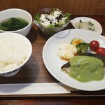 キッチン ブルー グローブ - 銀鱈ポワレ　白だしと抹茶と根セロリのソース