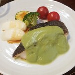 キッチン ブルー グローブ - 銀鱈ポワレのアップ