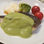 キッチン ブルー グローブ - 反対側から、ライムグリーン色のソース