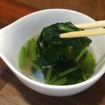 キッチン ブルー グローブ - ほうれん草を取り出し