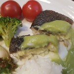 キッチン ブルー グローブ - かなり黒目の皮ですがそのまま食べます