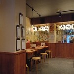 大衆日本酒バル ふとっぱらや - 店内テーブル席